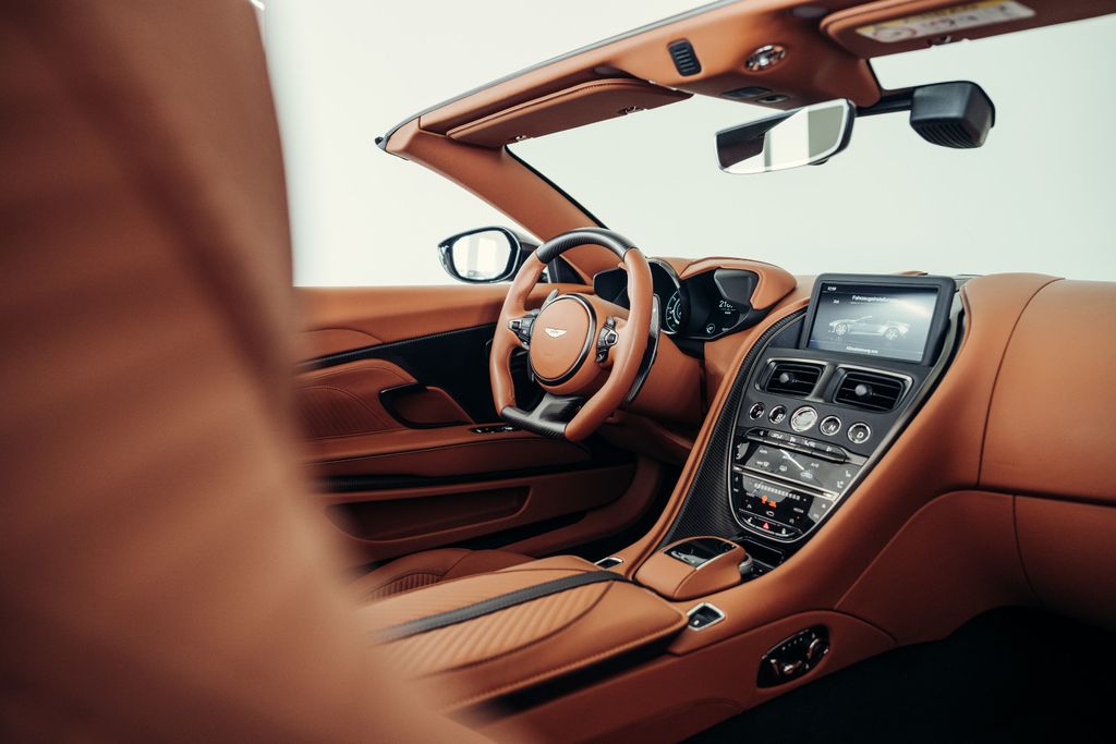 Aston Martin DBS 2024