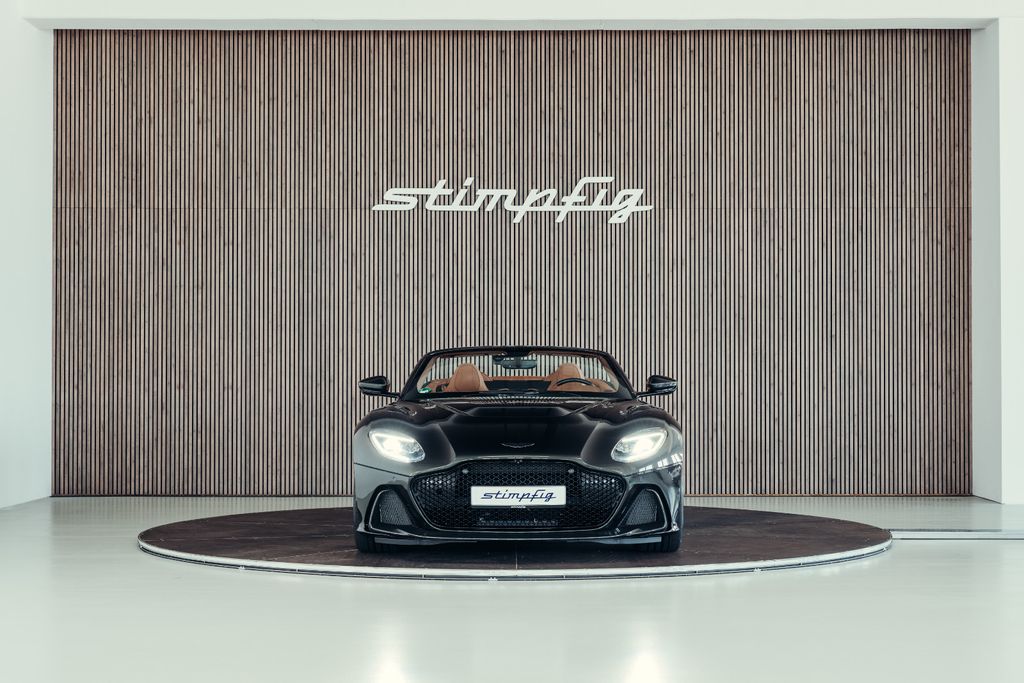 Aston Martin DBS 2024