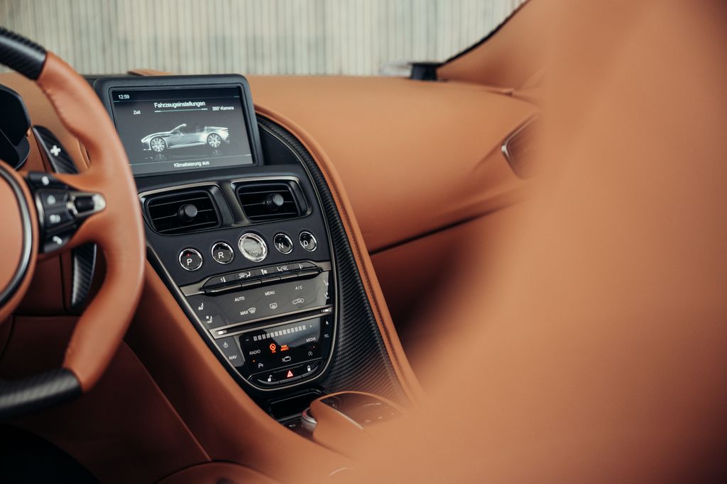 Aston Martin DBS 2024