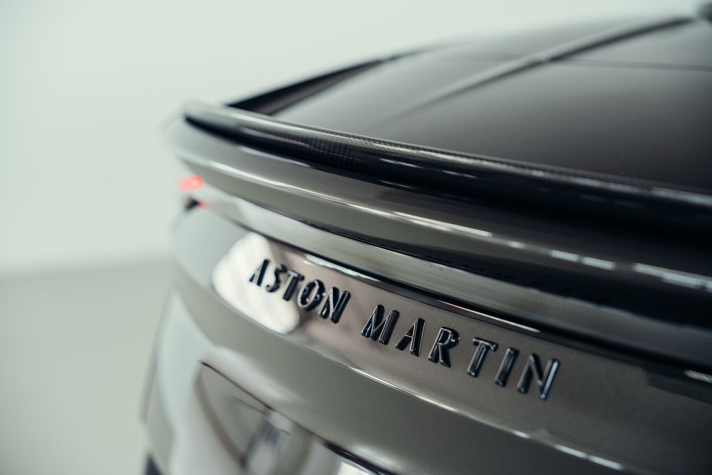 Aston Martin DBS 2024