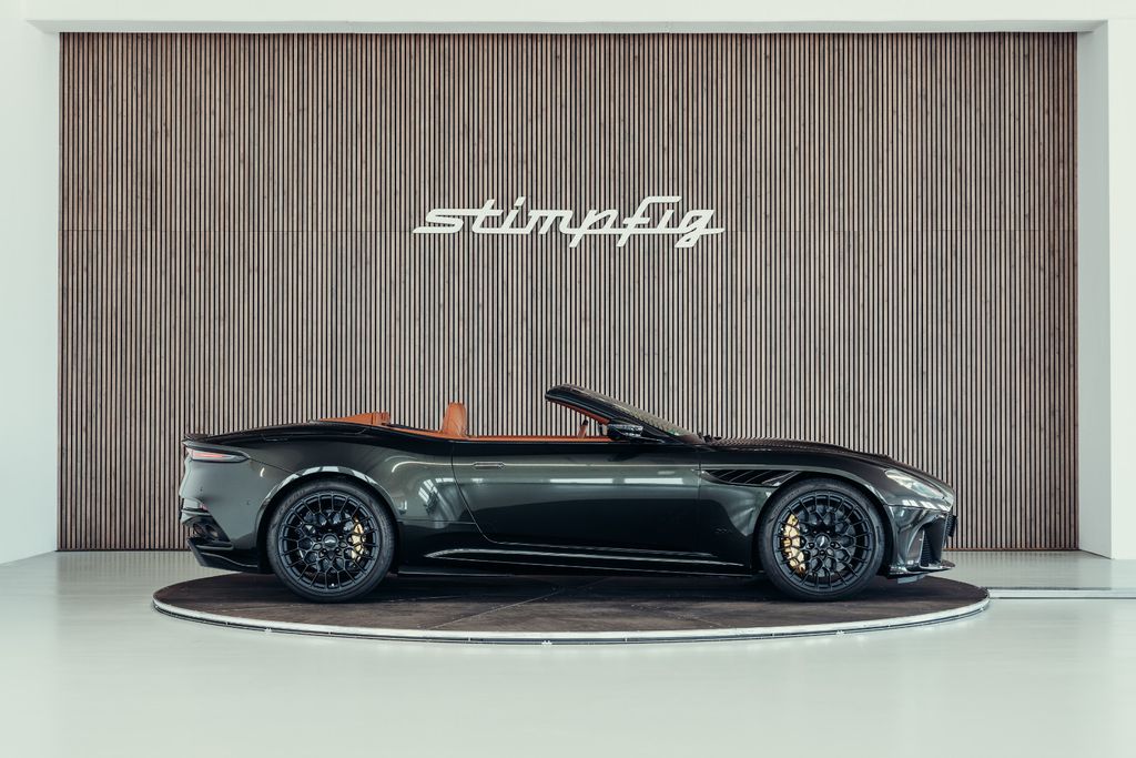 Aston Martin DBS 2024