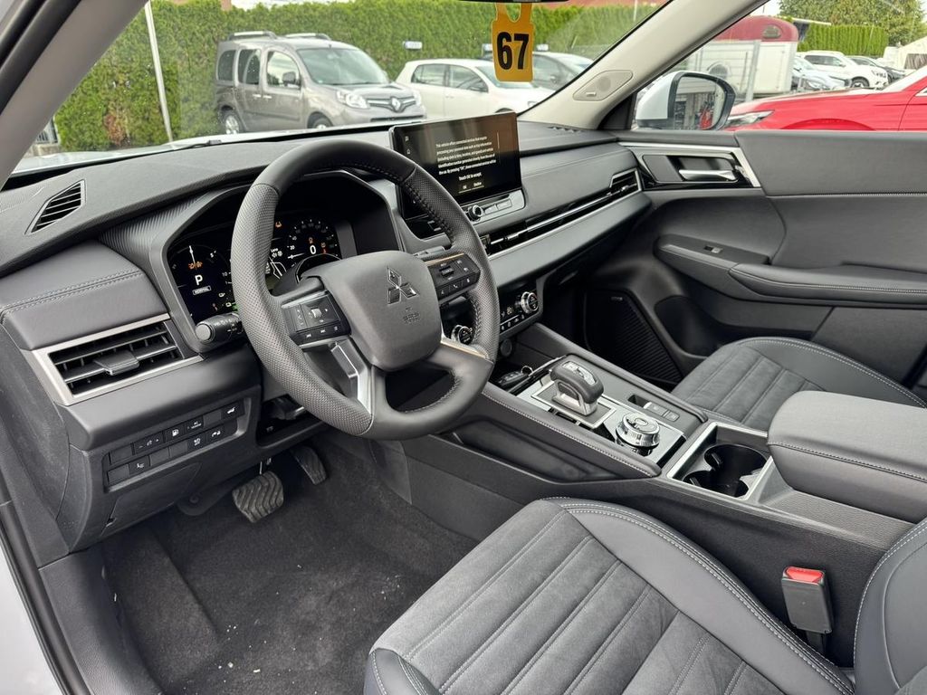 Mitsubishi Outlander 2025