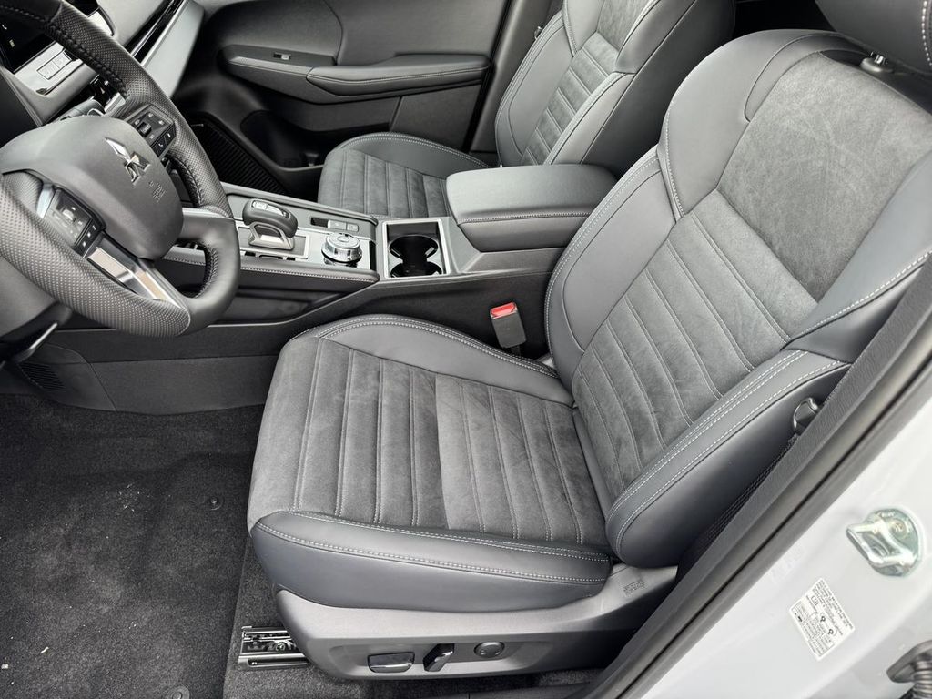 Mitsubishi Outlander 2025