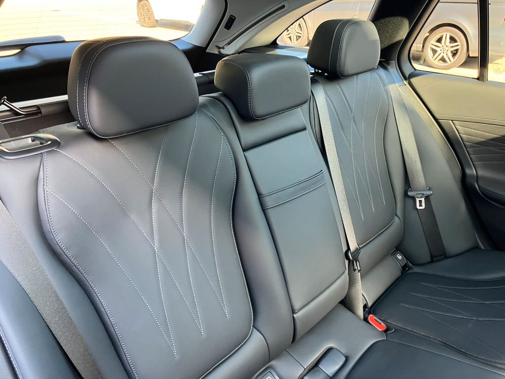 Mercedes-Benz C 300 2025