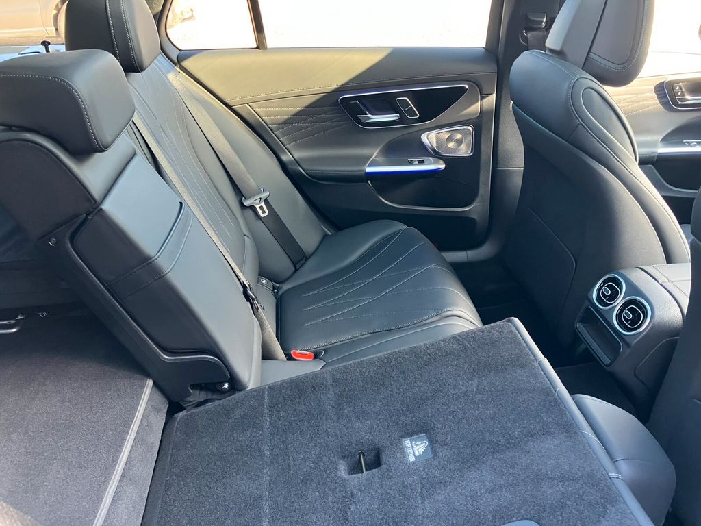 Mercedes-Benz C 300 2025