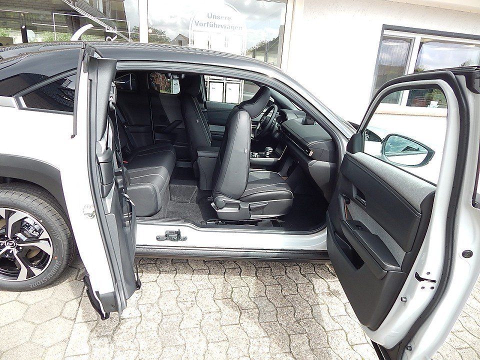 Mazda MX-30 2025
