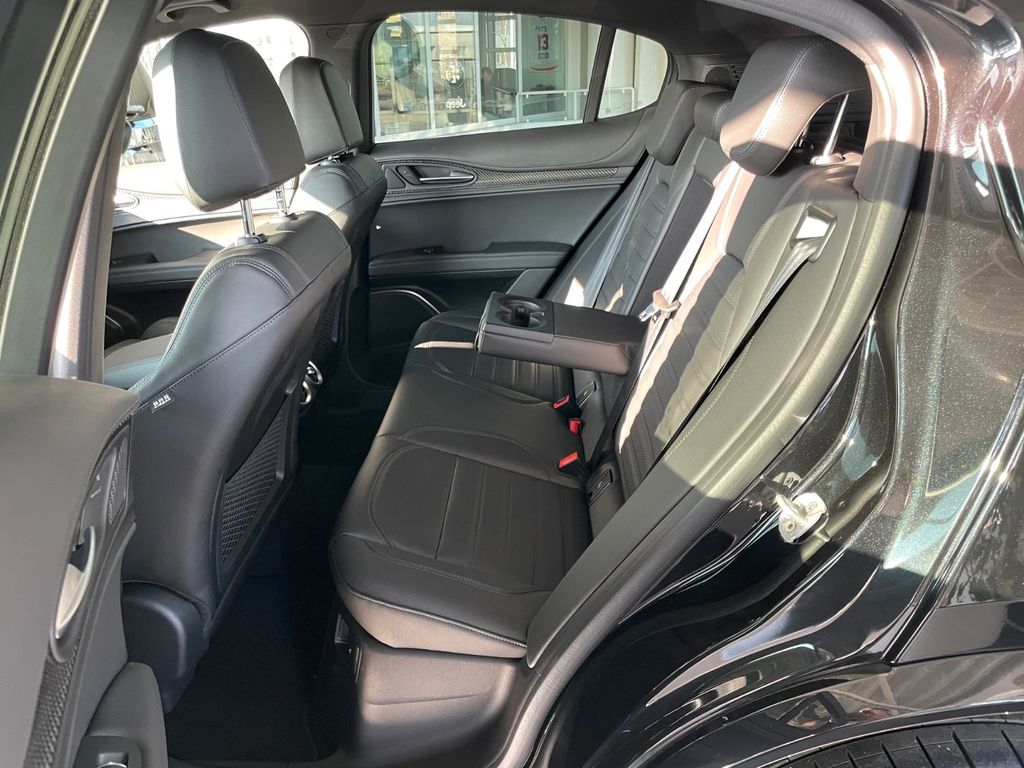 Alfa Romeo Stelvio 2023