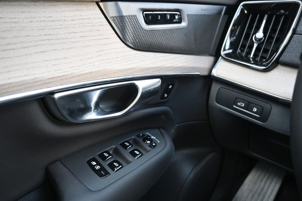 Volvo XC90 2025