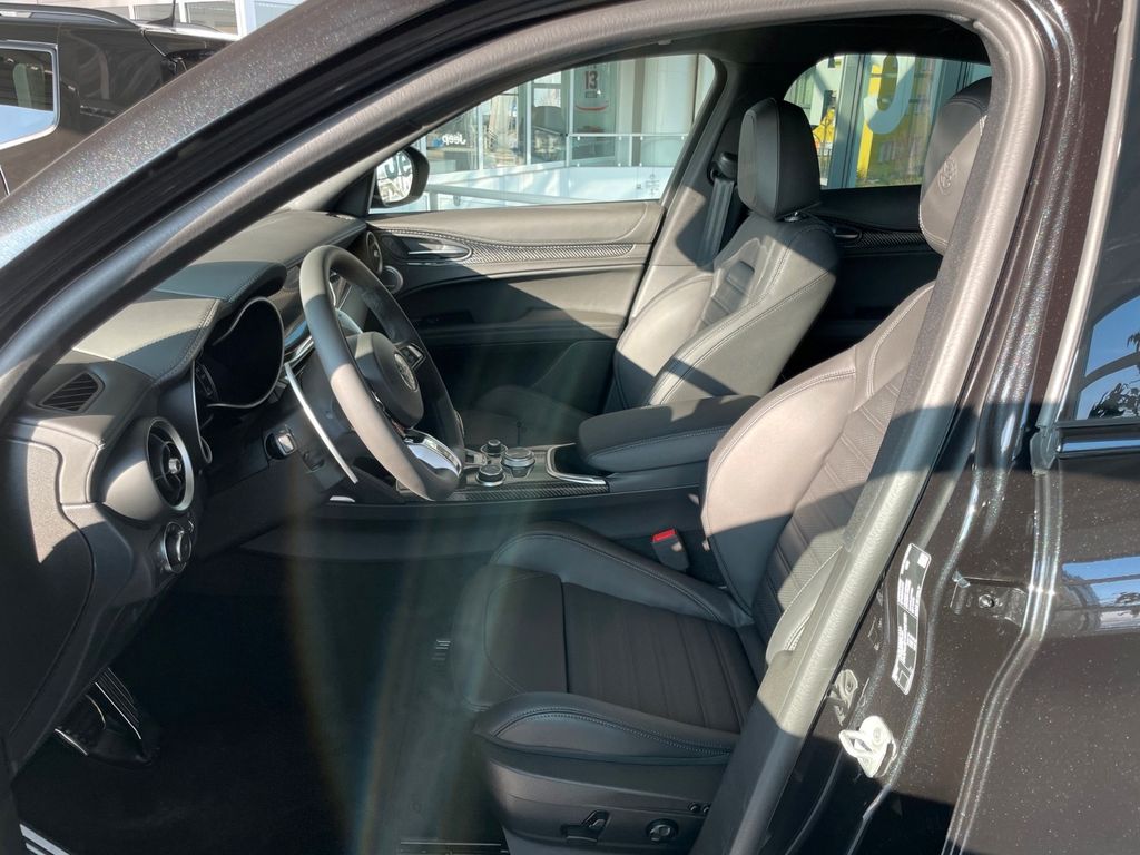 Alfa Romeo Stelvio 2023