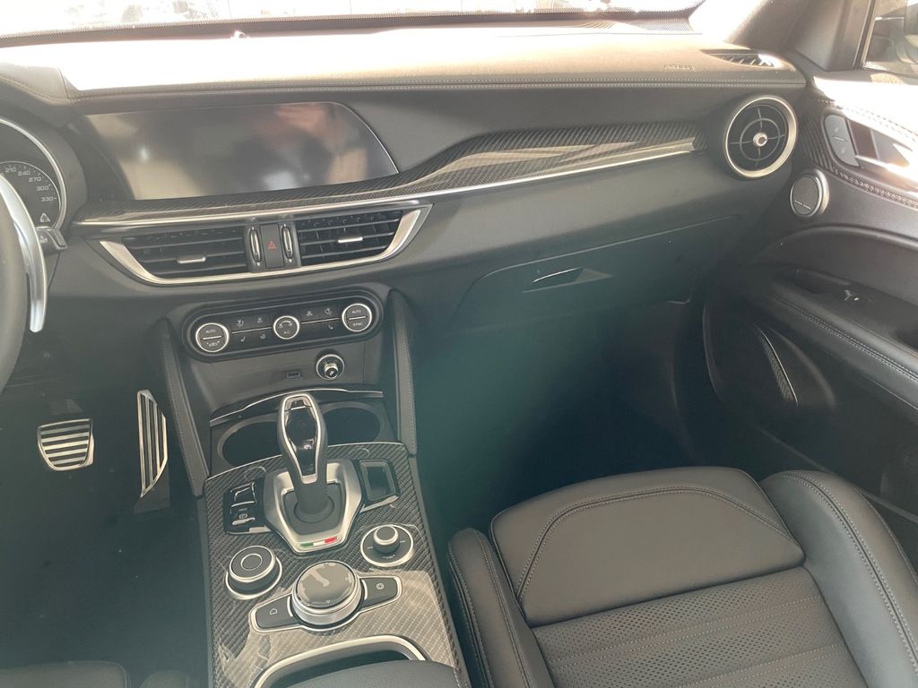 Alfa Romeo Stelvio 2023