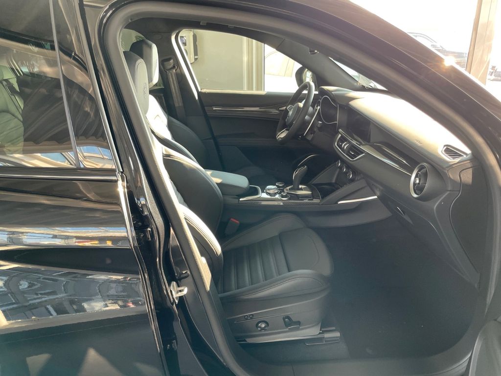 Alfa Romeo Stelvio 2023