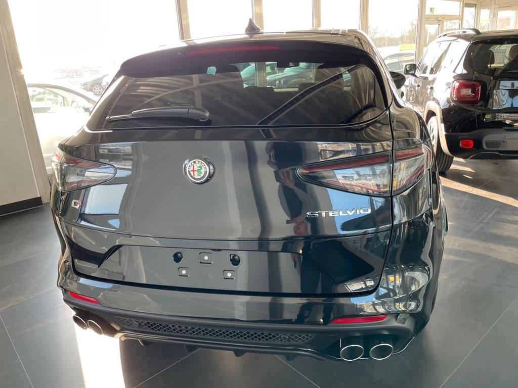Alfa Romeo Stelvio 2023