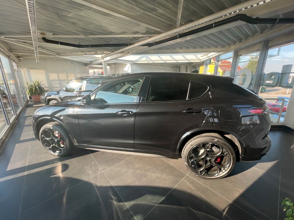 Alfa Romeo Stelvio 2023