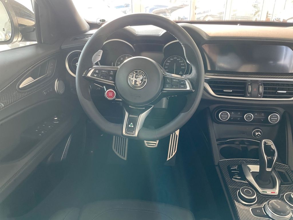 Alfa Romeo Stelvio 2023
