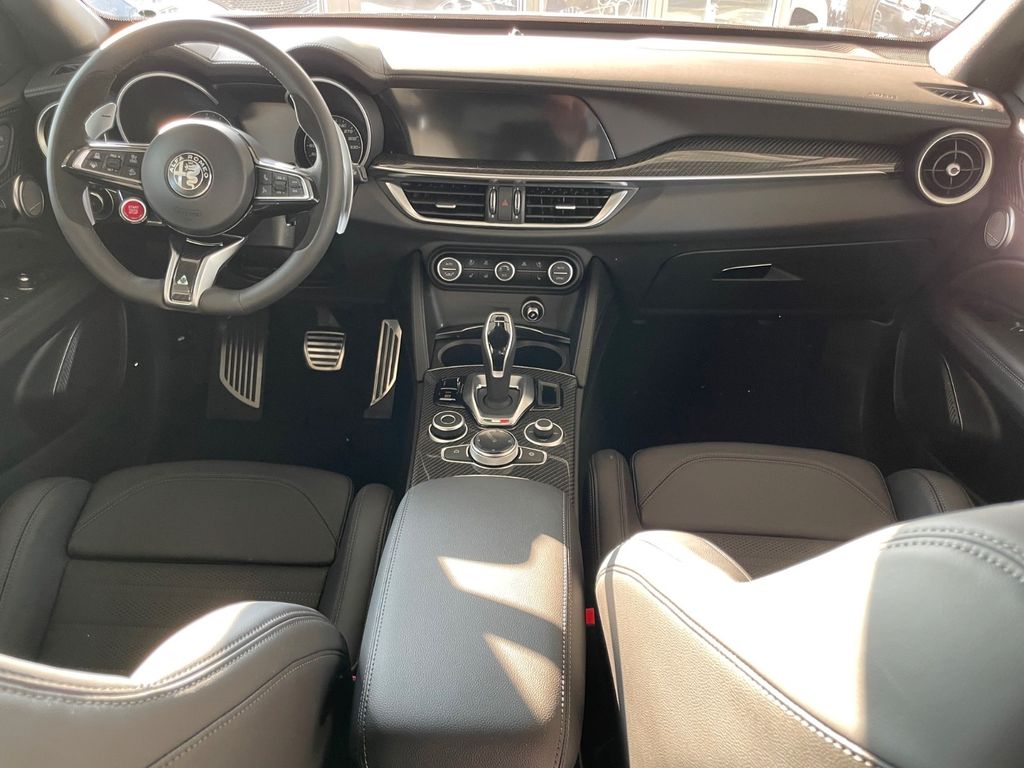 Alfa Romeo Stelvio 2023