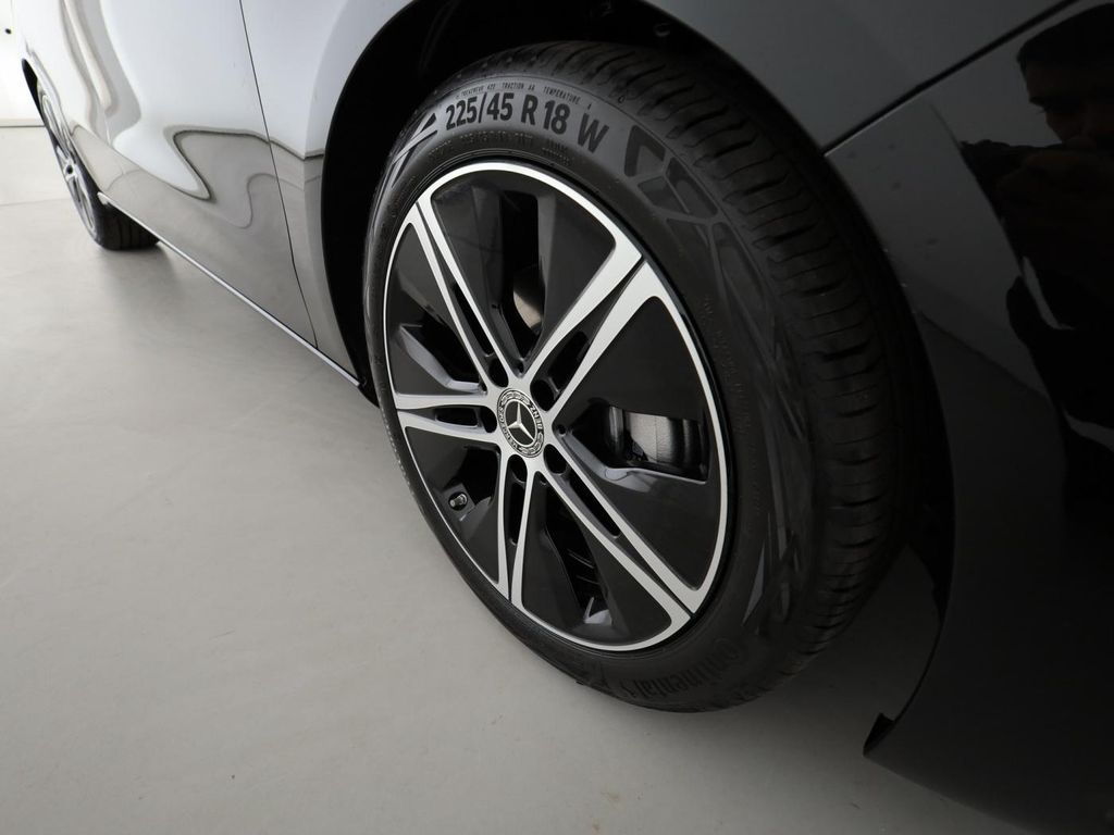 Mercedes-Benz B 200 2025