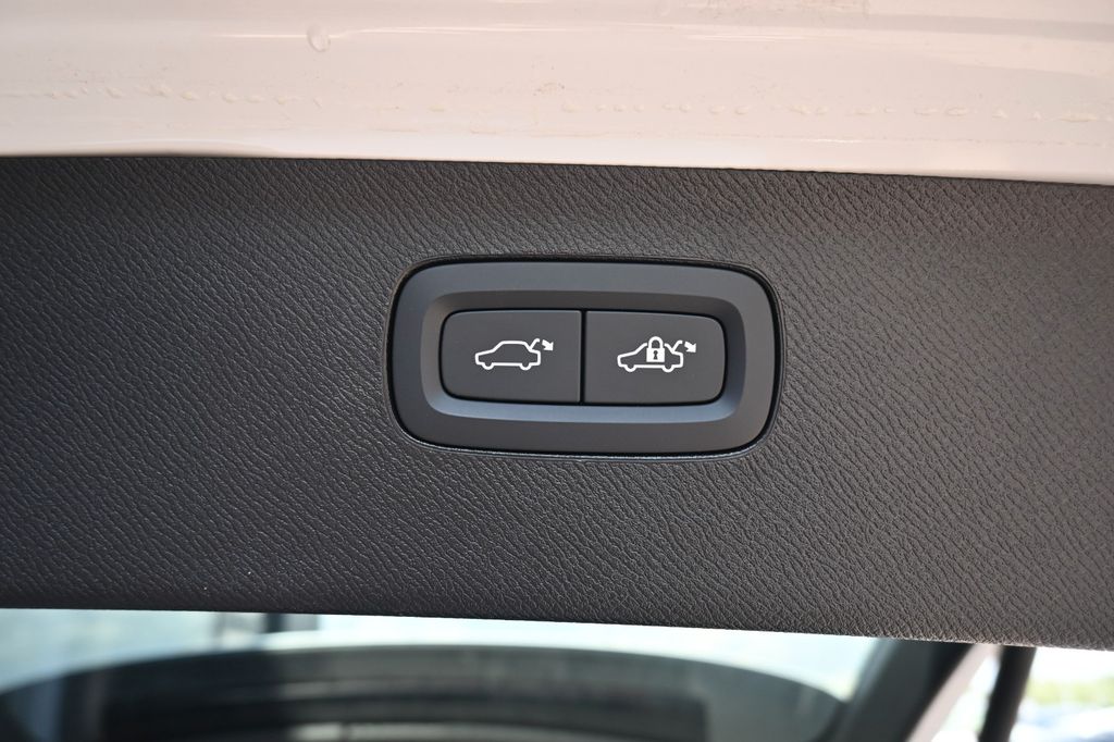 Volvo XC90 2025