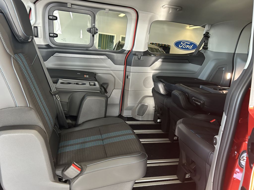 Ford Tourneo Custom 2025