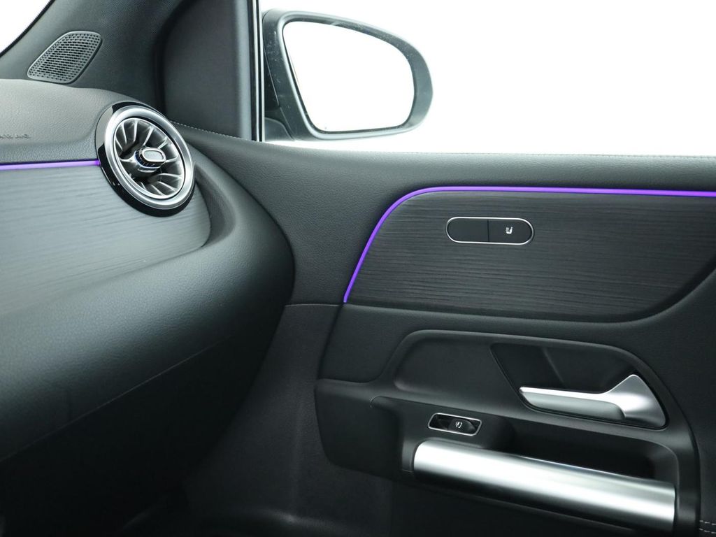 Mercedes-Benz B 200 2025