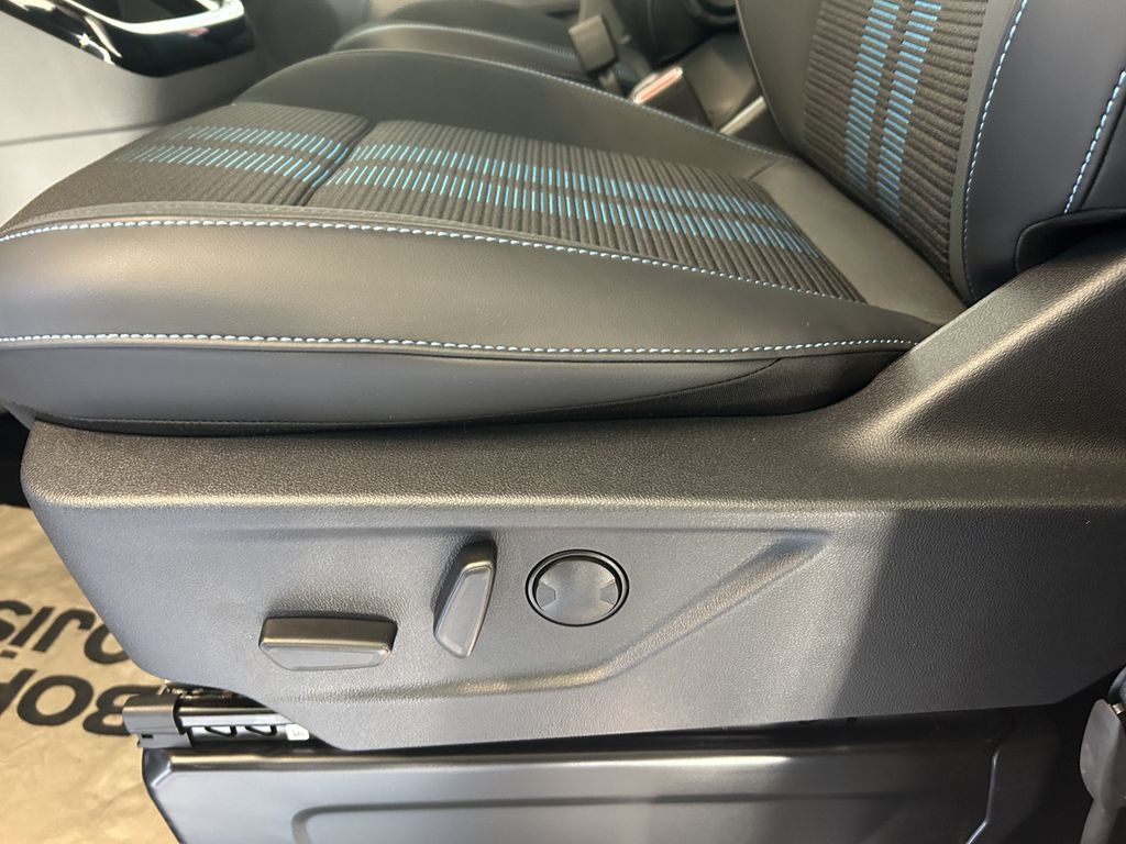 Ford Tourneo Custom 2025