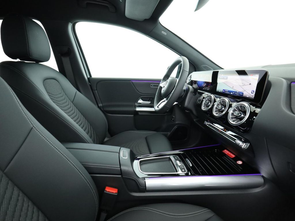 Mercedes-Benz B 200 2025