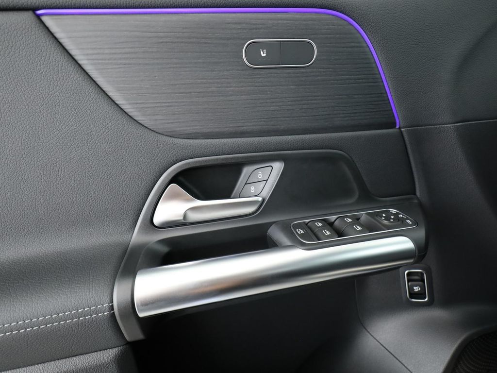 Mercedes-Benz B 200 2025