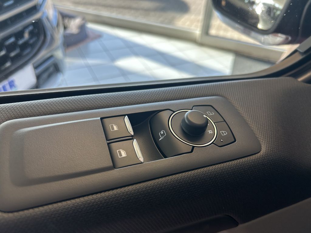 Ford Tourneo Custom 2025