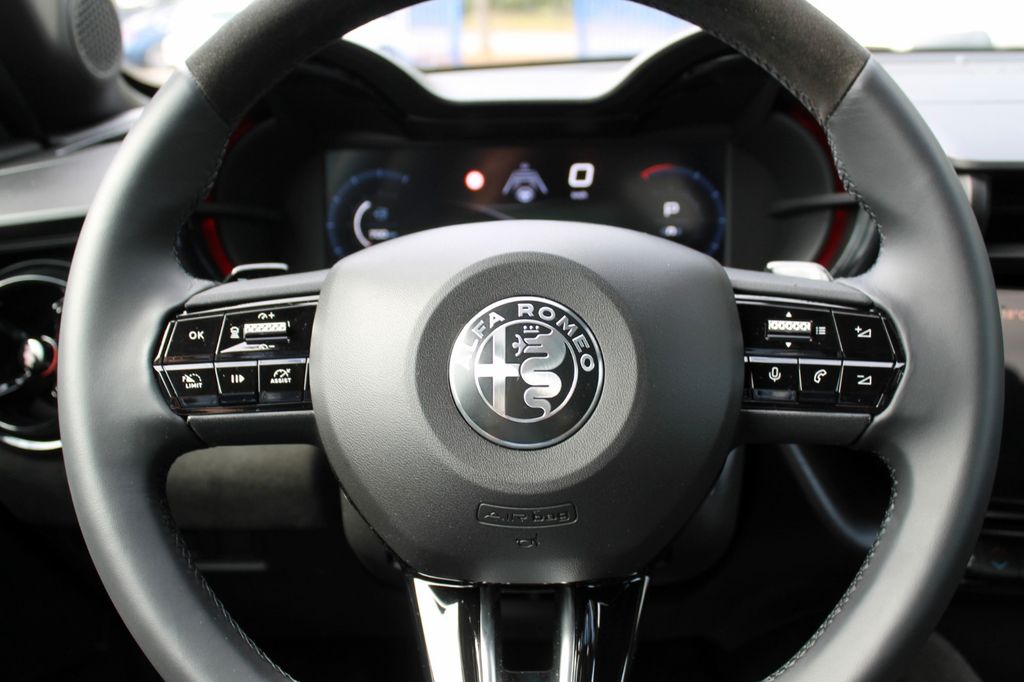 Alfa Romeo Junior 2025