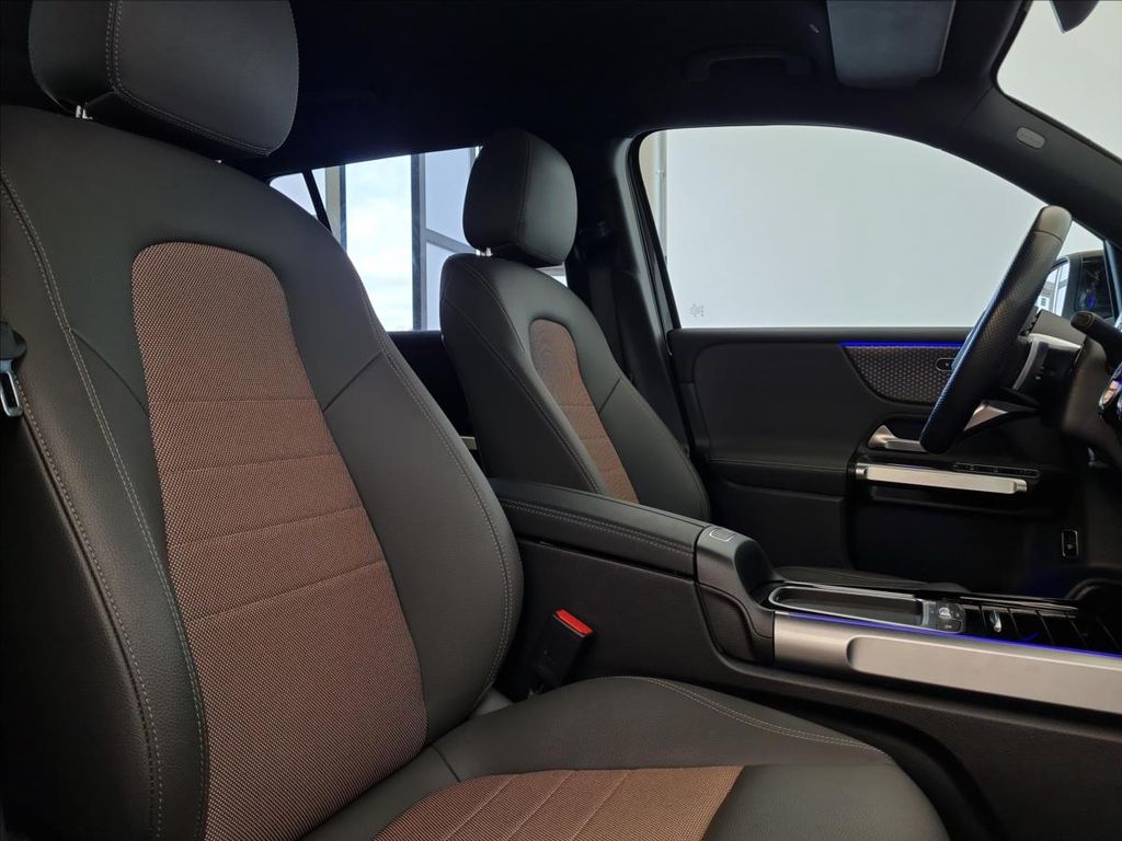 Mercedes-Benz EQB 2024