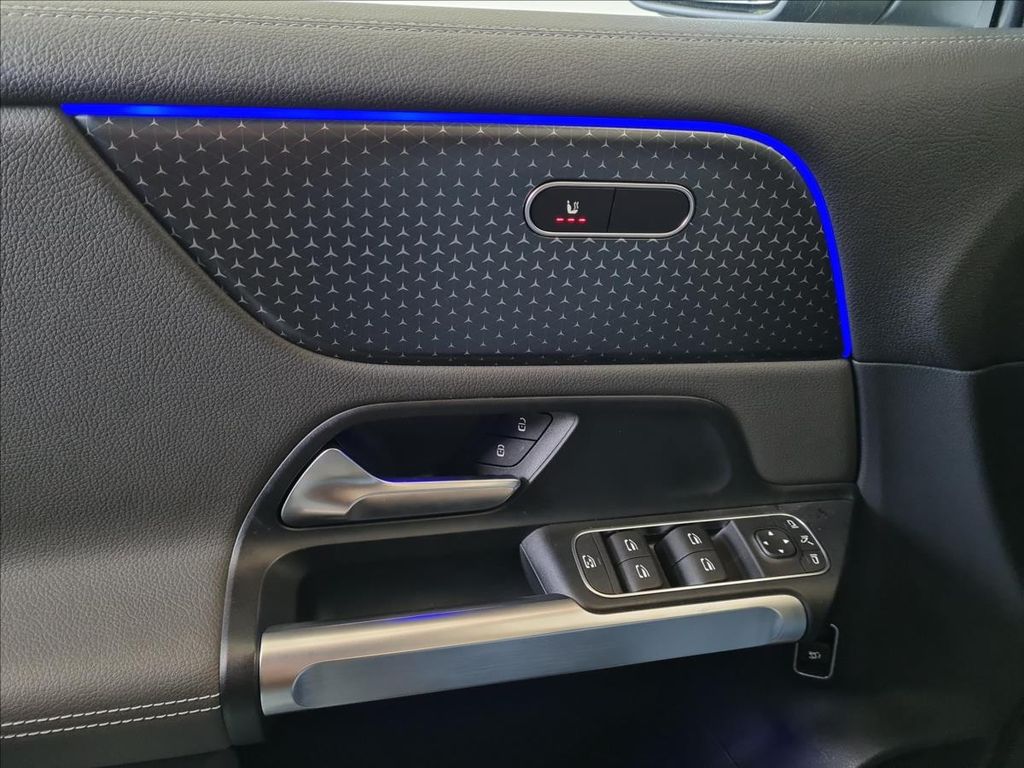 Mercedes-Benz EQB 2024