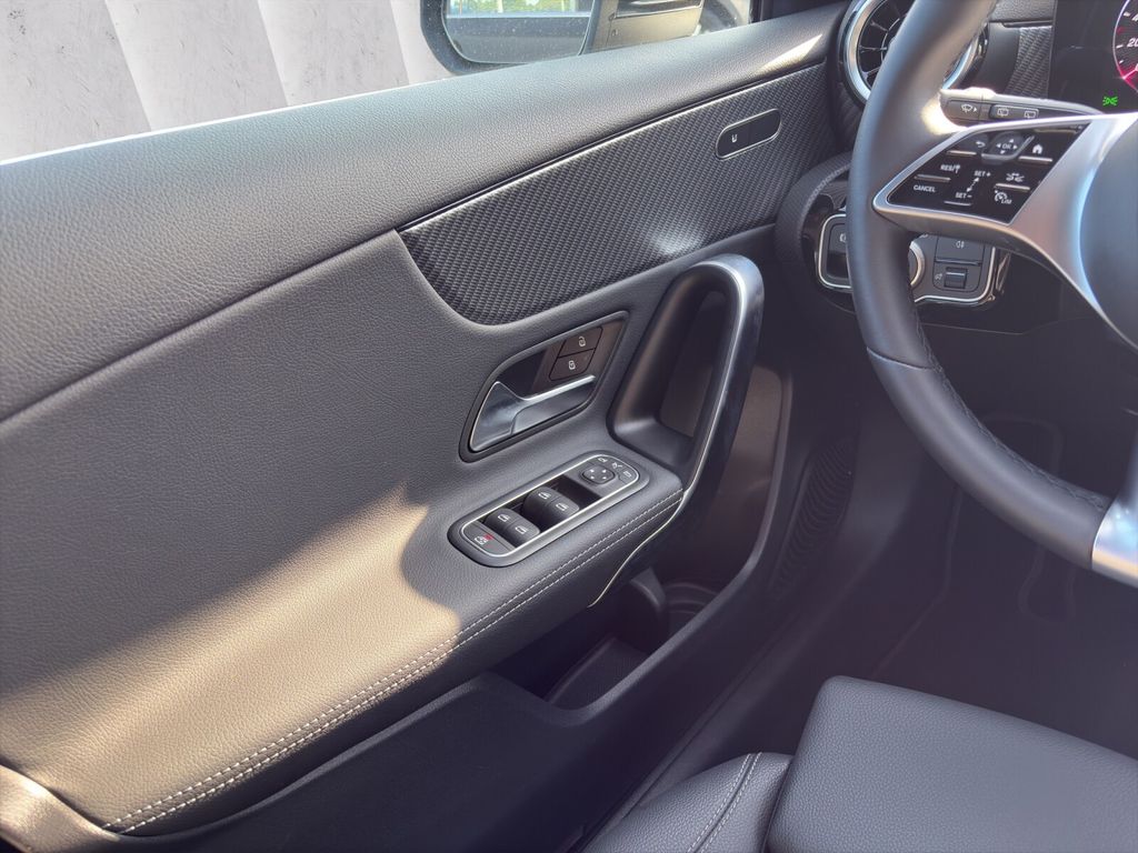 Mercedes-Benz A 180 2024