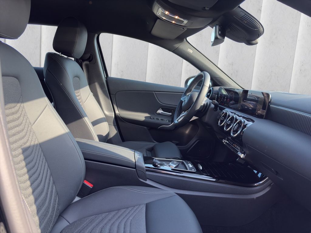 Mercedes-Benz A 180 2024