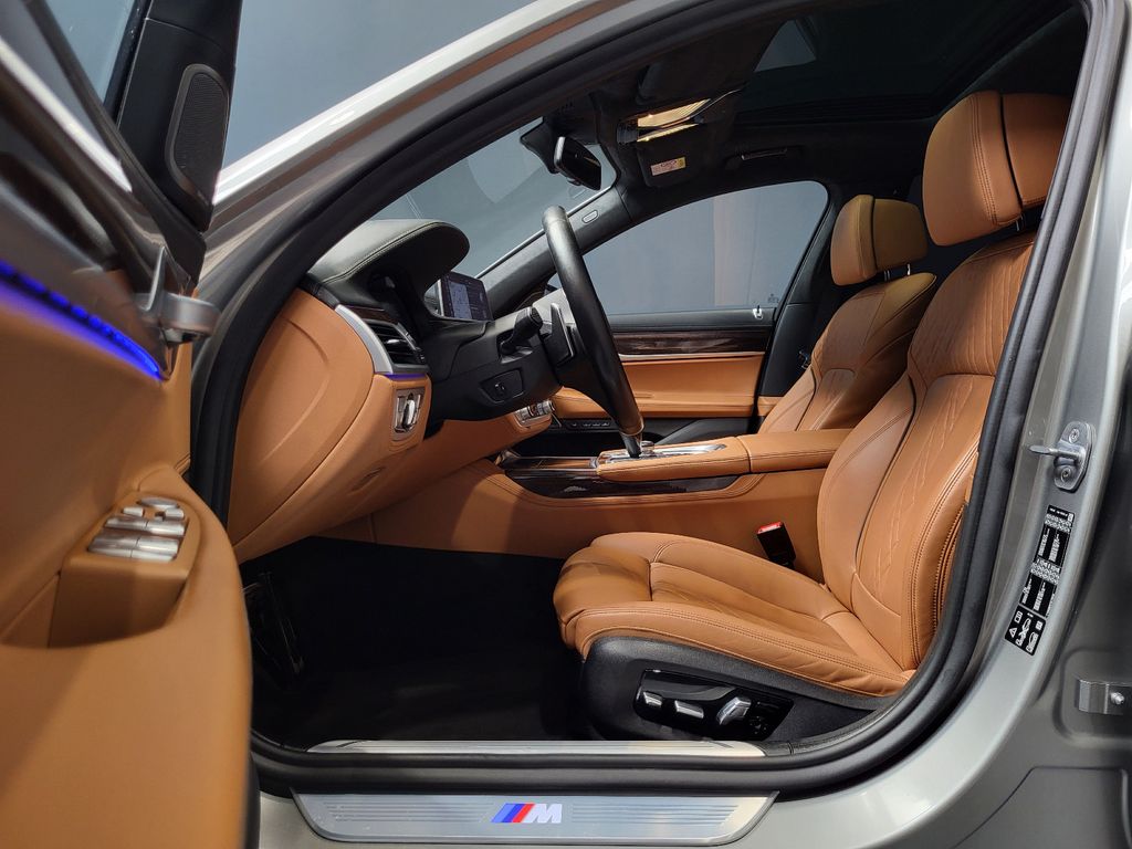 BMW 750 2019