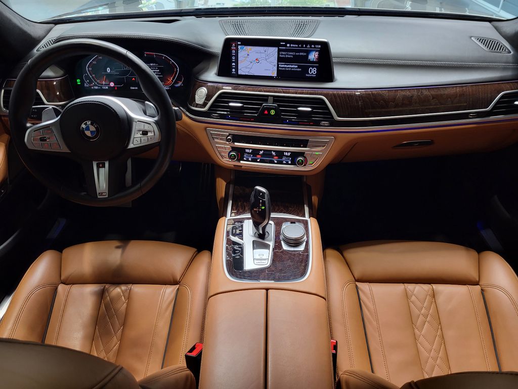 BMW 750 2019