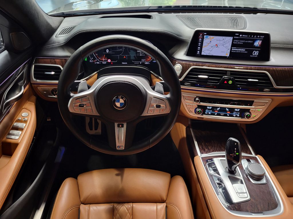 BMW 750 2019