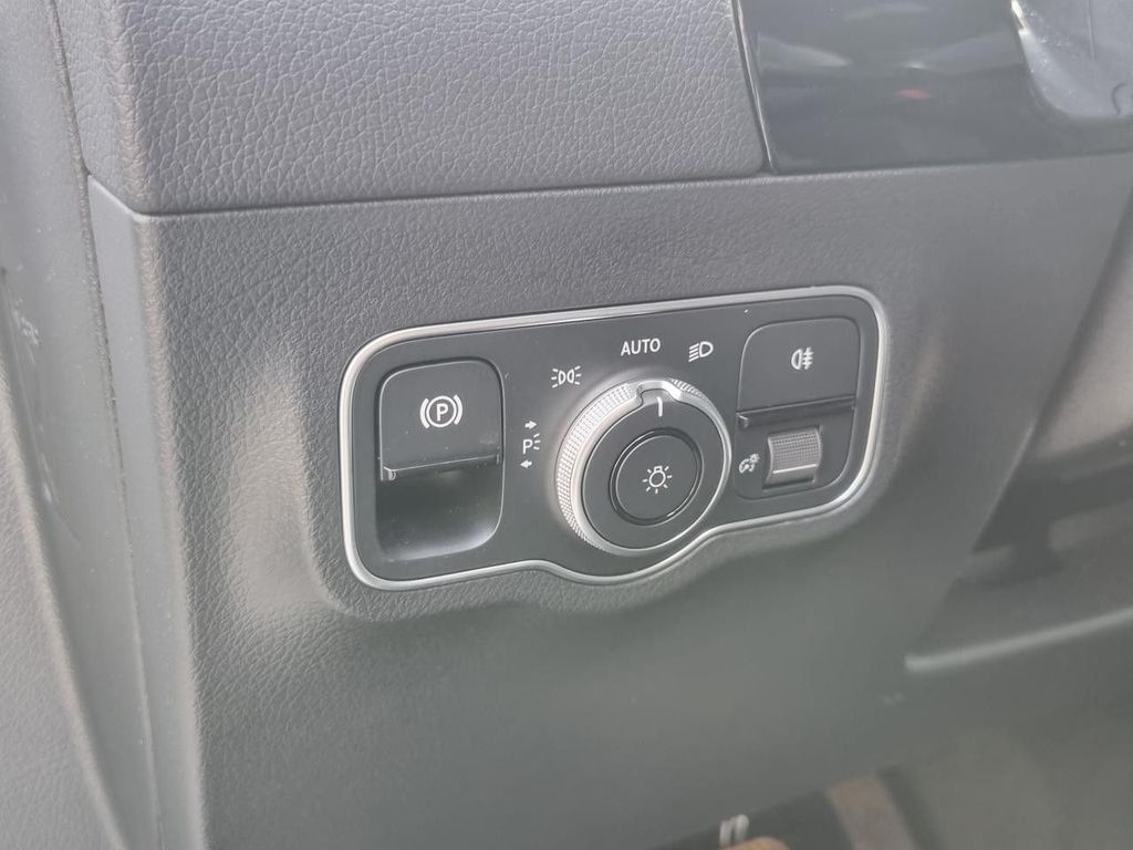 Mercedes-Benz B 250 2023