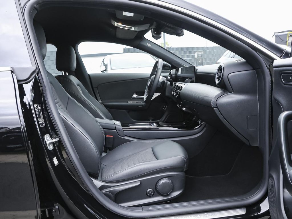 Mercedes-Benz CLA 180 2024