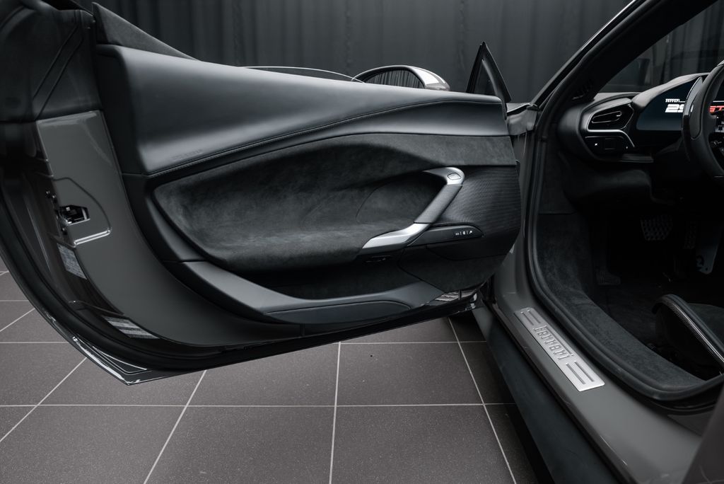 Ferrari 296 GTS 2025