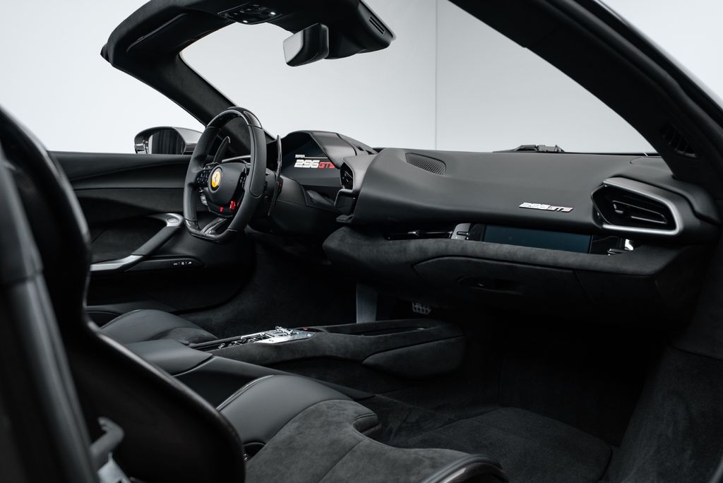 Ferrari 296 GTS 2025