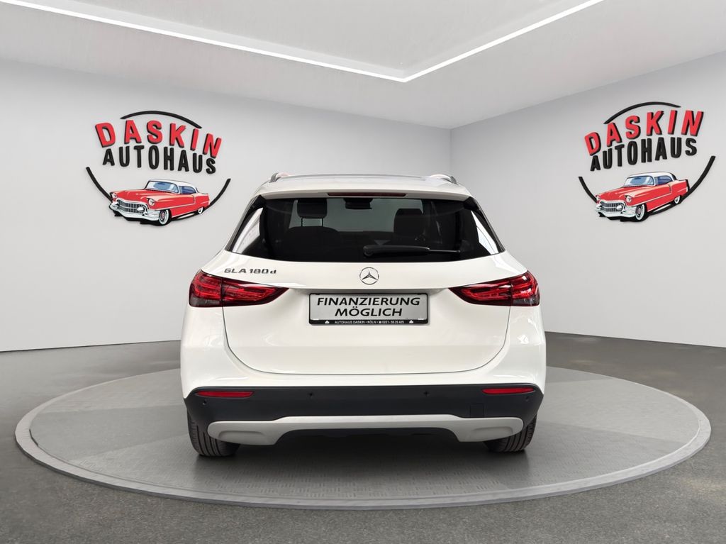 Mercedes-Benz GLA 180 2023