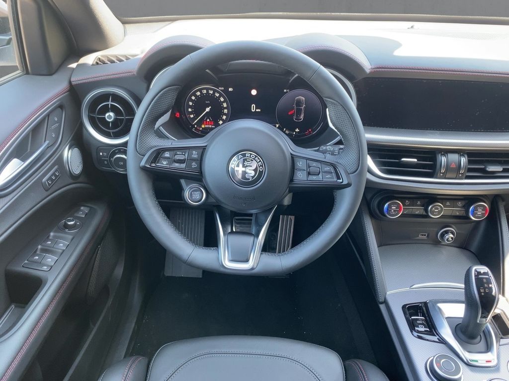 Alfa Romeo Stelvio 2025
