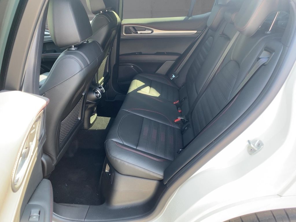 Alfa Romeo Stelvio 2025