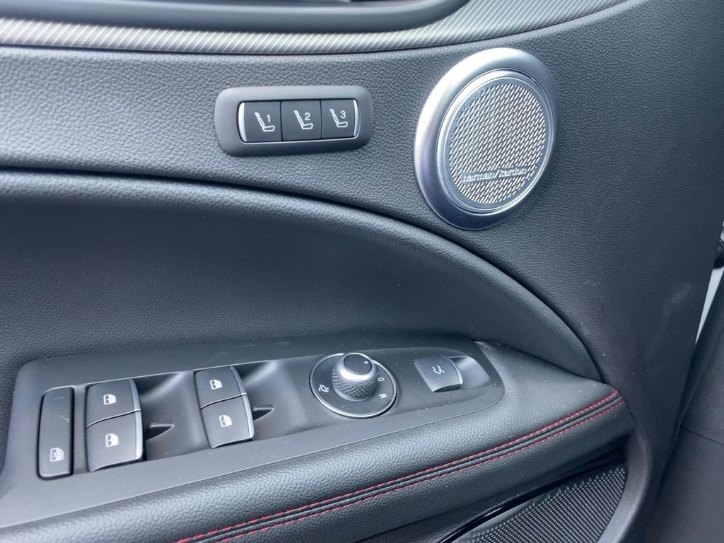 Alfa Romeo Stelvio 2025