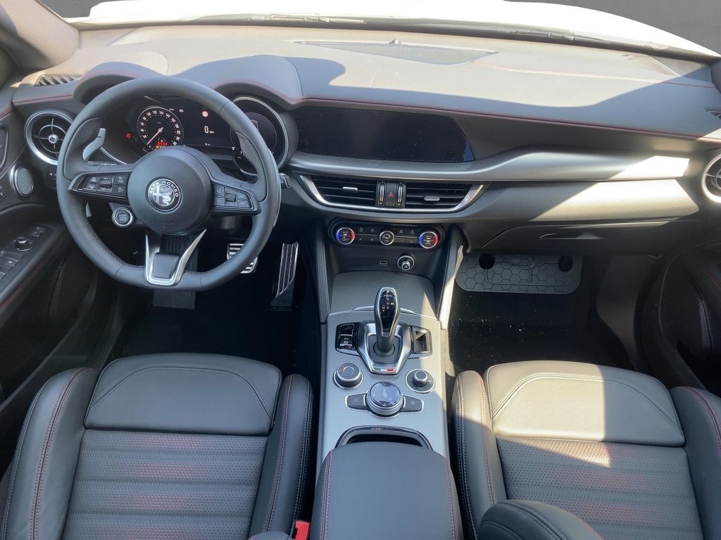 Alfa Romeo Stelvio 2025