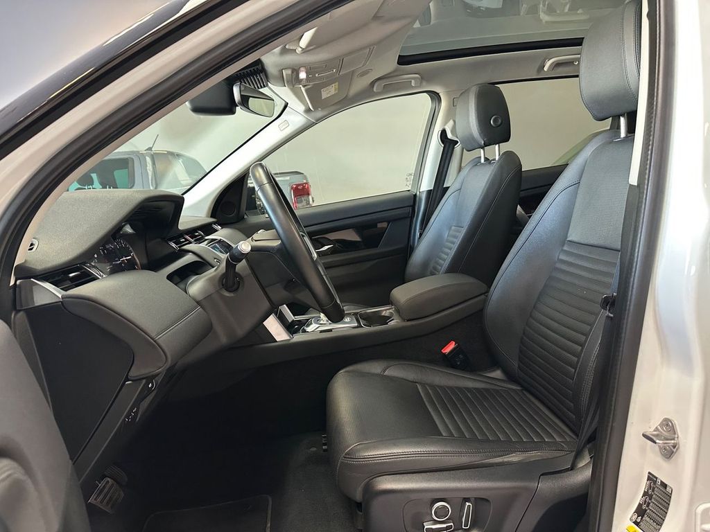 Land Rover Discovery Sport 2021