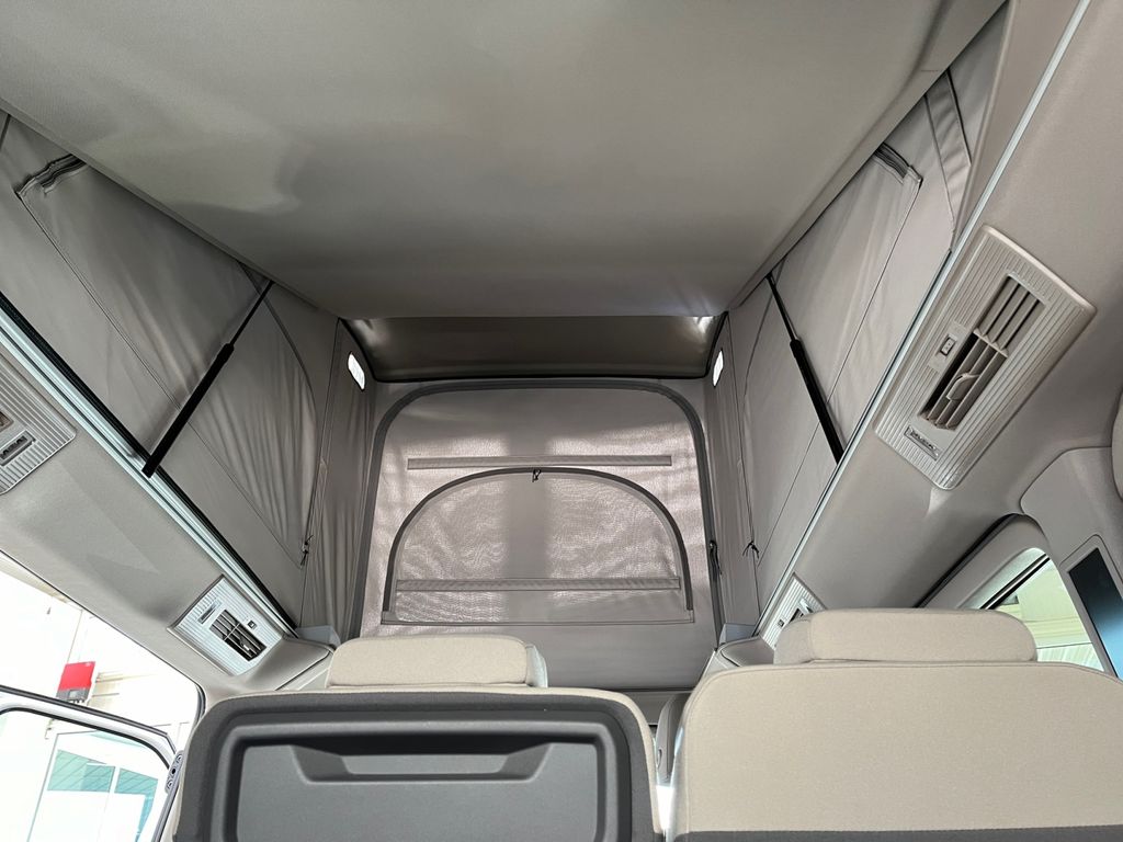 Volkswagen T7 California 2025