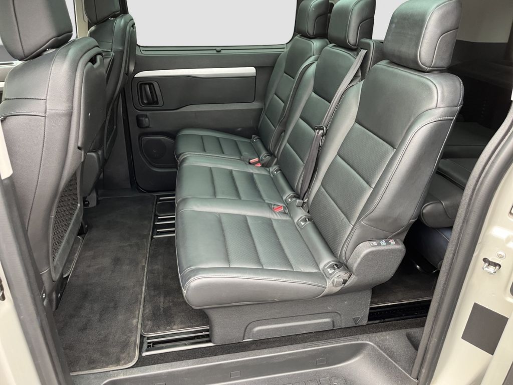 Peugeot Traveller 2021