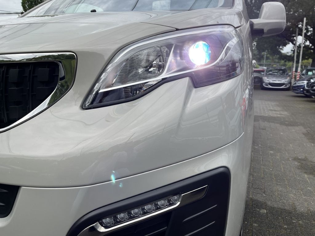 Peugeot Traveller 2021