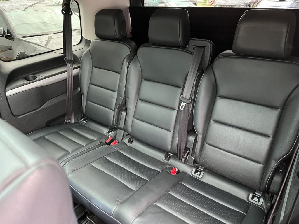 Peugeot Traveller 2021