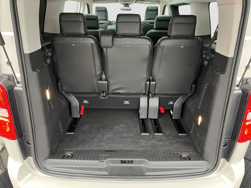 Peugeot Traveller 2021